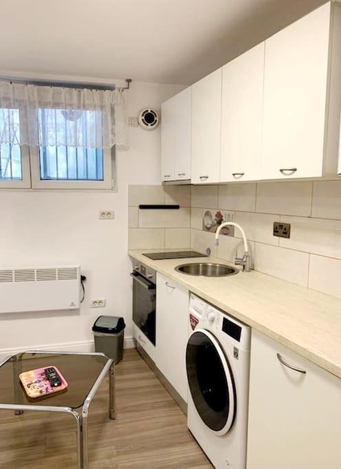 Central Studio Flat Бухарест Екстер'єр фото